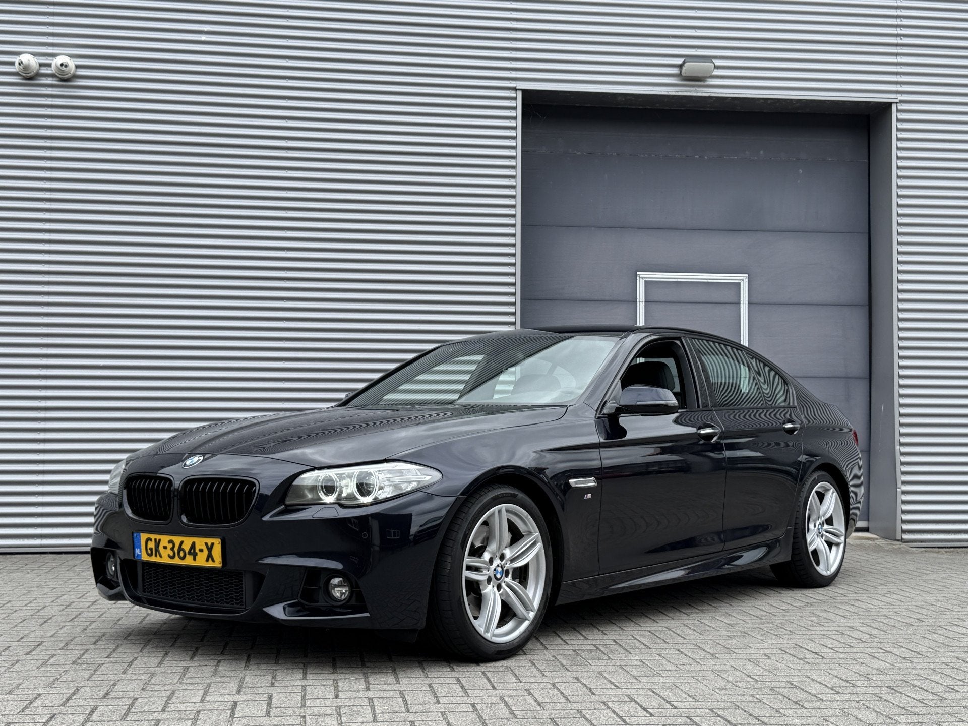 BMW 5 Serie 528i High Executive I Aut. I M-Pakket I Navi I L, Automaat, Gebruikt, 4 cilinders, 2000 kg