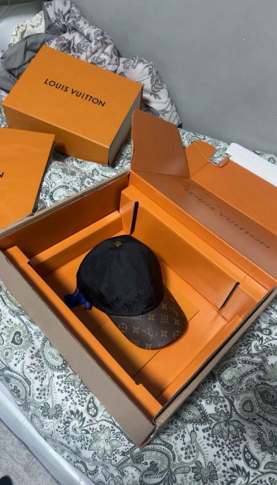 Louis Vuitton get ready cap M, Ophalen of Verzenden, Zo goed als nieuw, Leer, Overige merken