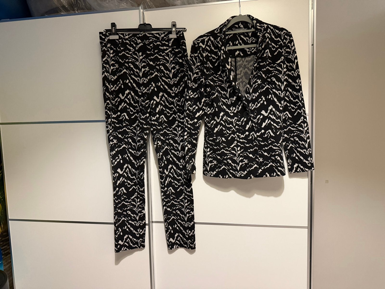 Geisha Kostuum/Pak - Zwart/Wit Zebraprint Maat S, Ophalen of Verzenden, Zo goed als nieuw, Zwart, Kostuum of Pak