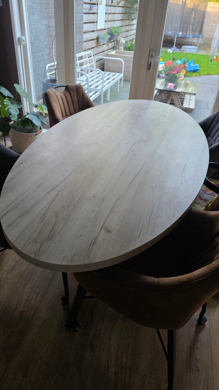 Ovale eettafel met spinpoot - Zo goed als nieuw, Huis en Inrichting, Modern, Industrieel, 50 tot 100 cm, Zo goed als nieuw, 150 tot 200 cm