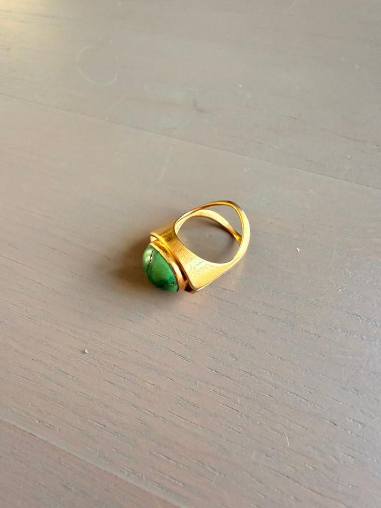 Verguld gouden ring met groene edelsteen, Sieraden, Tassen en Uiterlijk, Ringen, Gebruikt, Dame, Kleiner dan 17, Groen, Goud, Met edelsteen