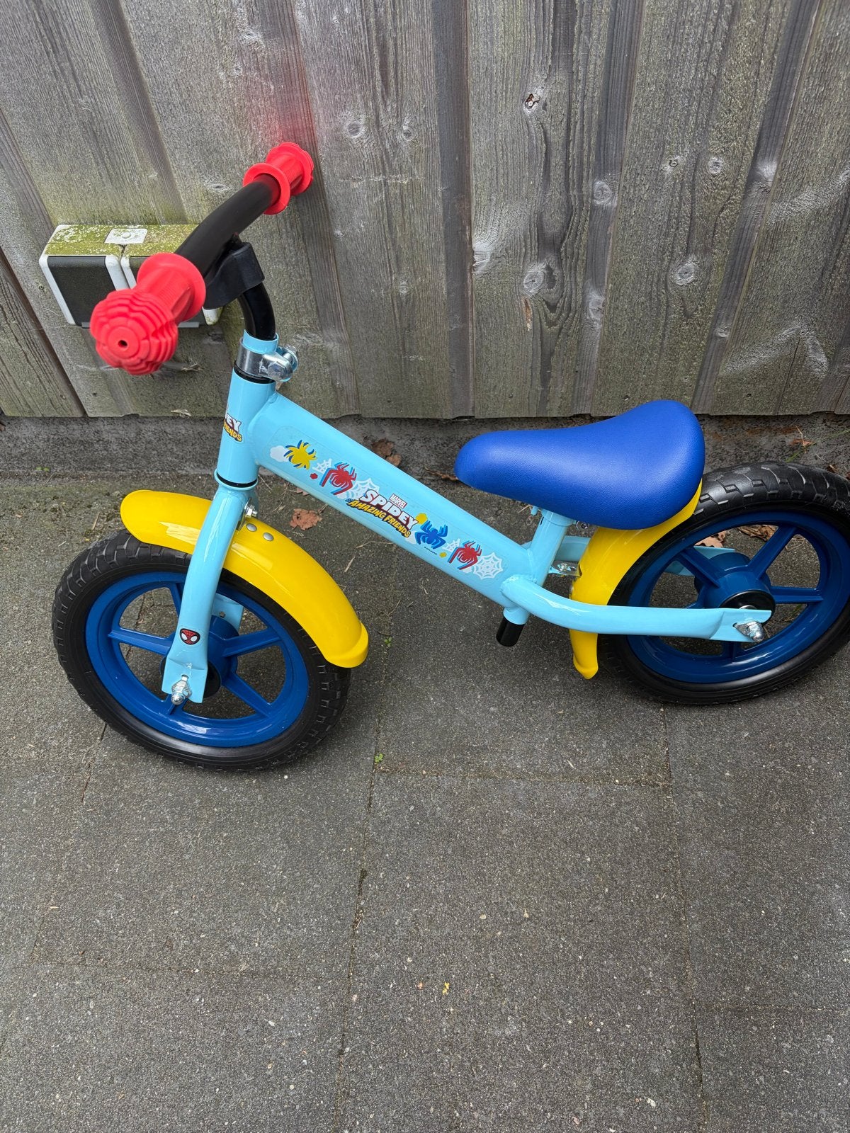 Spider-Man Spidey loopfiets - Zo goed als nieuw!, Ophalen, Zo goed als nieuw, Minder dan 16 inch