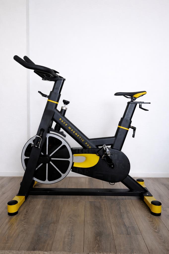 FitBike Race Magnetic Pro Spinning Indoor Bike, Sport en Fitness, Ophalen, Spinningfiets, Zo goed als nieuw, Metaal
