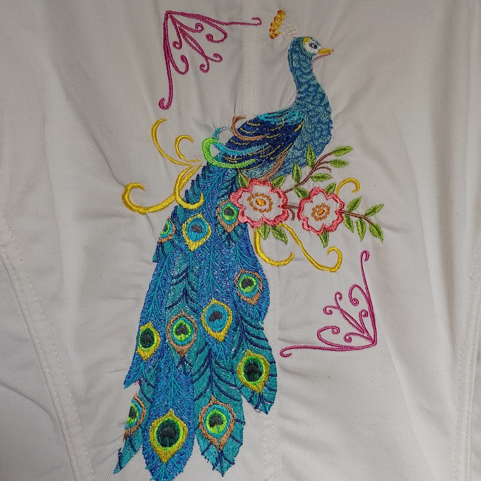 Uniek Geisha spijkerjasje met geborduurde pauw en bloemen, Geisha, Wit, Maat 42/44 (L), Ophalen of Verzenden