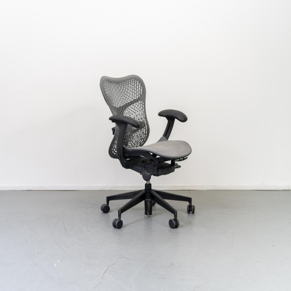 5x Herman Miller Mirra 2 Bureaustoel Alpine - Graphite, Niet ingevuld, Niet ingevuld, Ophalen of Verzenden, Zo goed als nieuw