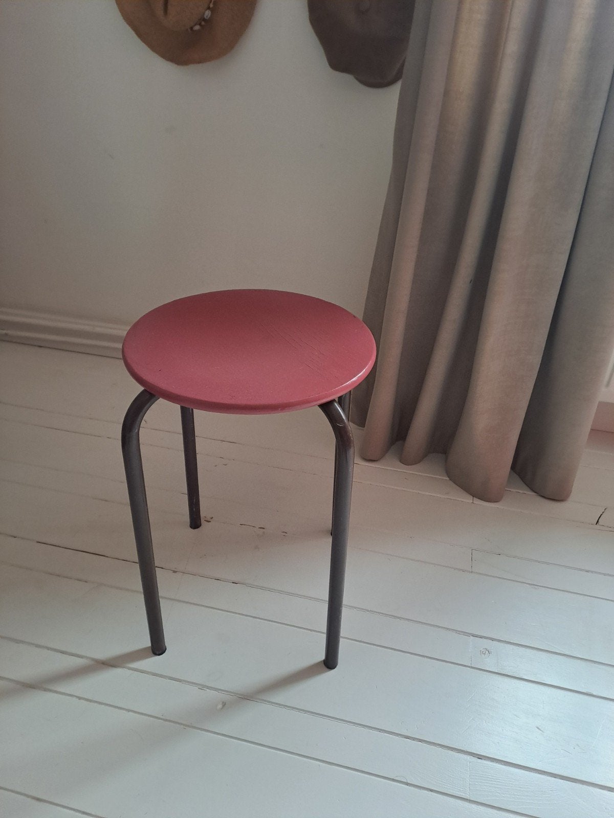 Vintage roze kruk, Huis en Inrichting, Krukjes, Ophalen, Gebruikt, Overige materialen