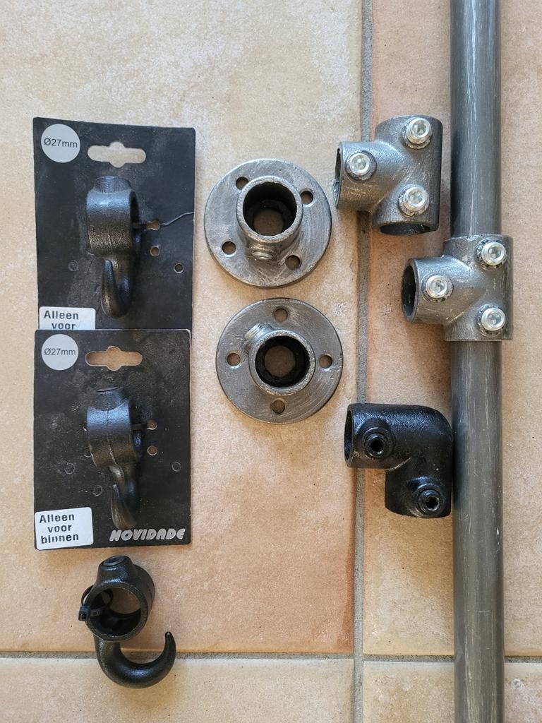 Diverse buiskoppelingen en haken 27mm, Ophalen