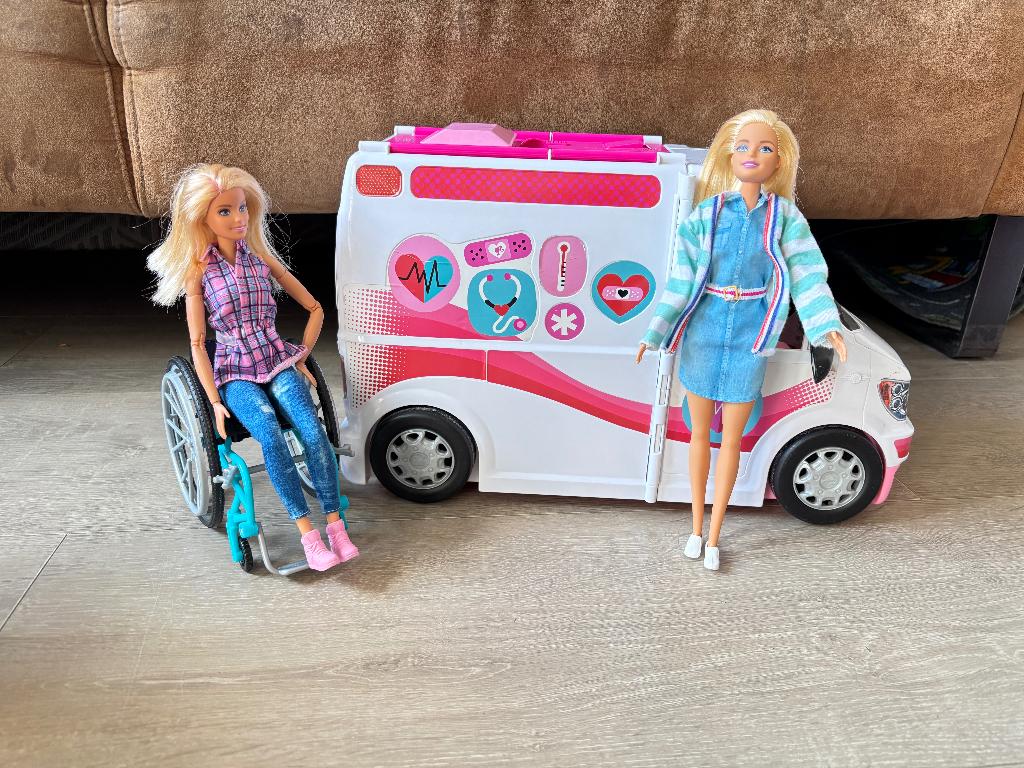Barbie Ambulance (incl. accessoires en 2 x Barbies), Ophalen, Gebruikt, Barbie