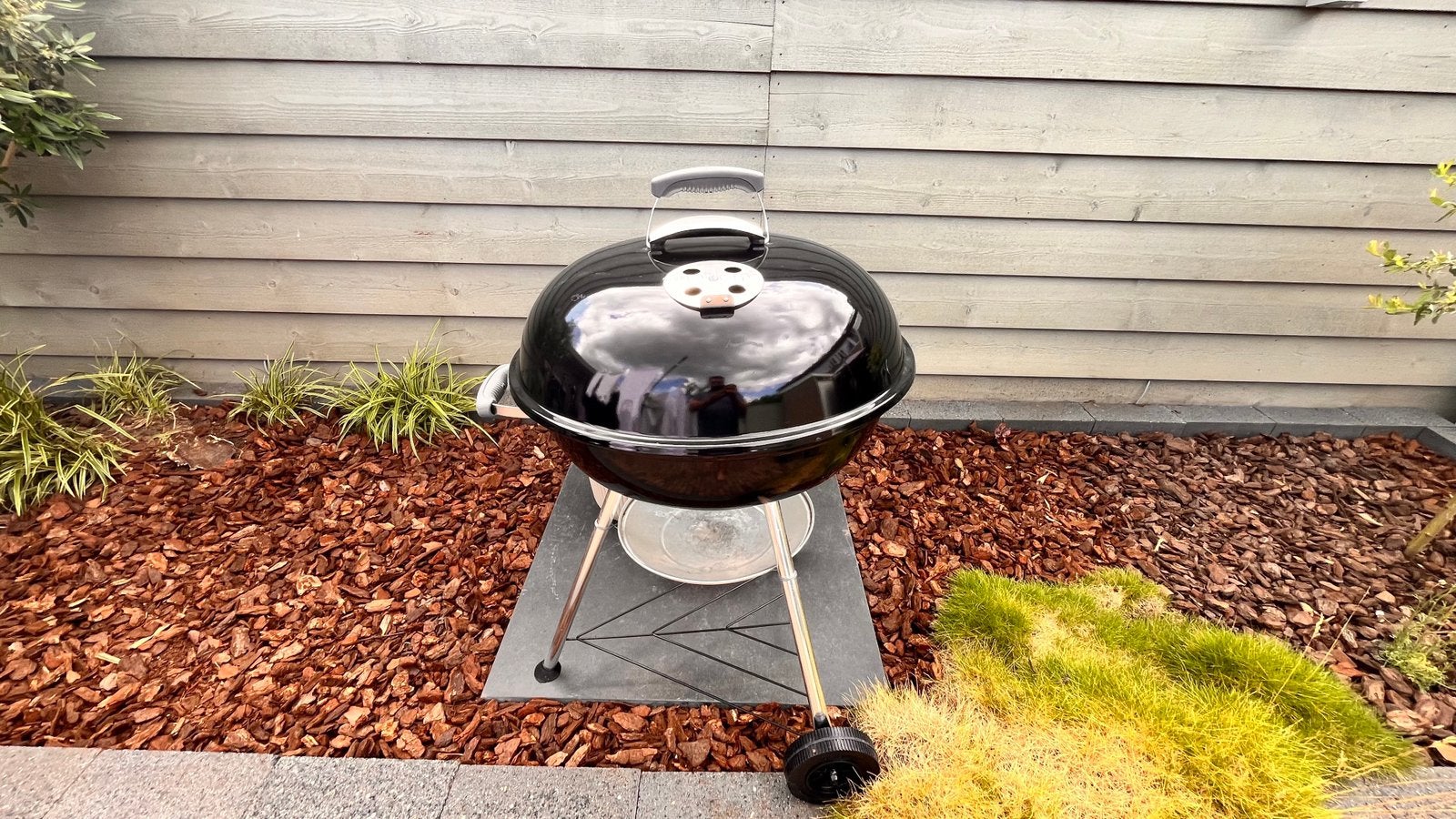 Weber Houtskoolbarbeque ( in zeer nette staat), Ophalen, Zo goed als nieuw
