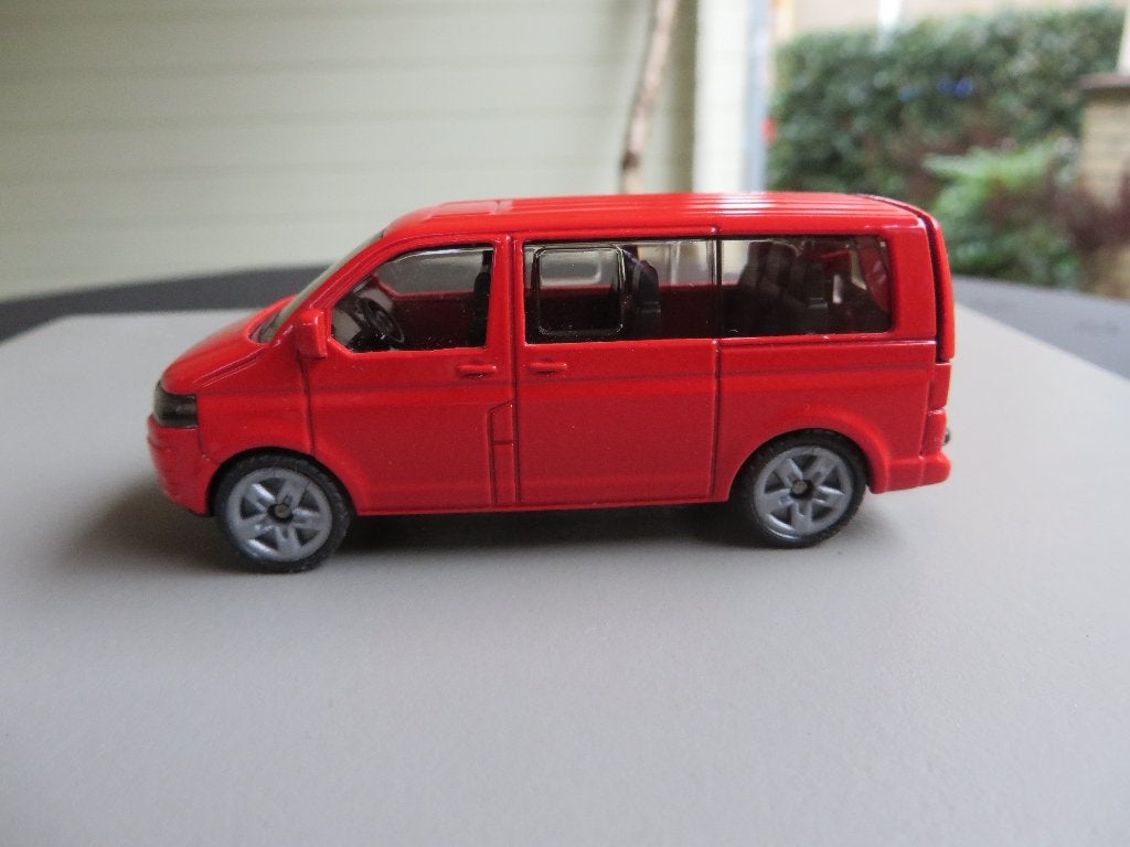 Siku Volkswagen T5 Multivan rood, Ophalen of Verzenden, Zo goed als nieuw, Auto