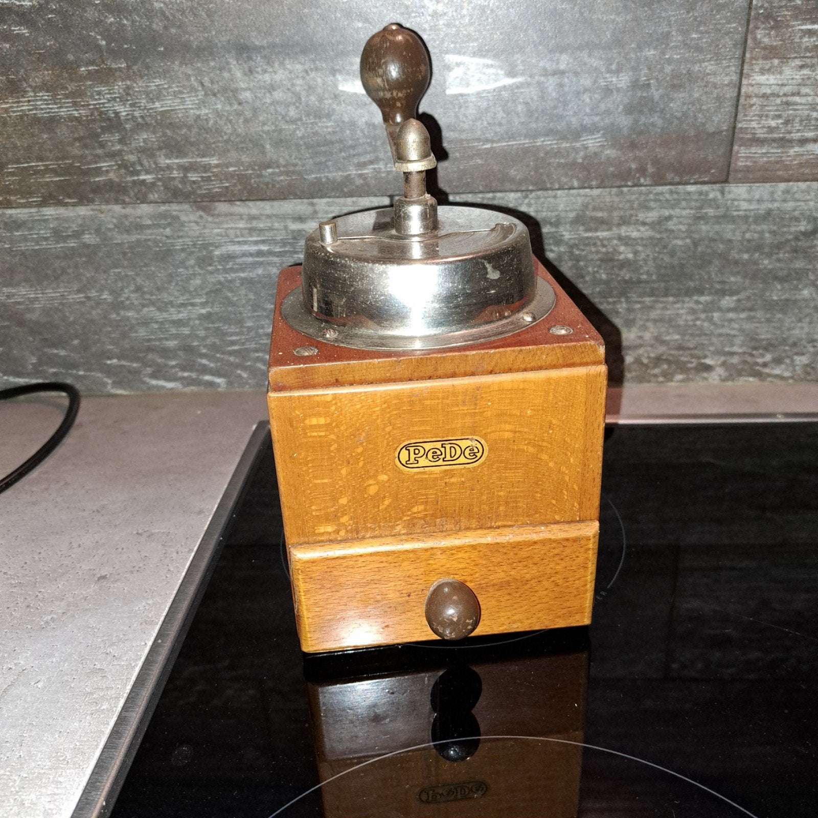 Vintage PeDe koffiemolen - Houten handmolen, Antiek en Kunst, Antiek | Keukenbenodigdheden, Ophalen