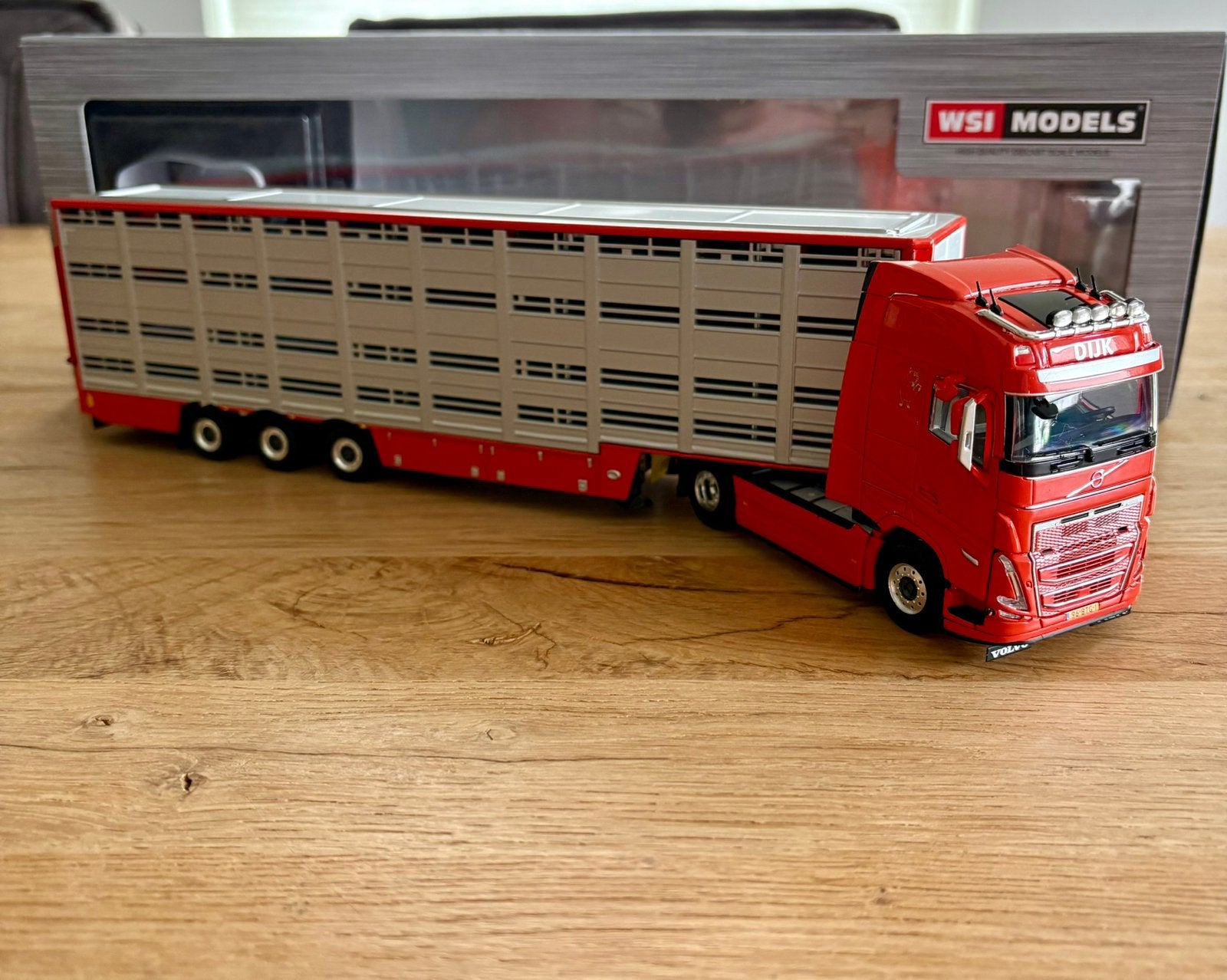 WSI VAN DIJK VOLVO FH5 GLOBETROTTER 4X2 VEEWAGEN, Hobby en Vrije tijd, Modelauto's | 1:50, Ophalen of Verzenden, Nieuw, Bus of Vrachtwagen