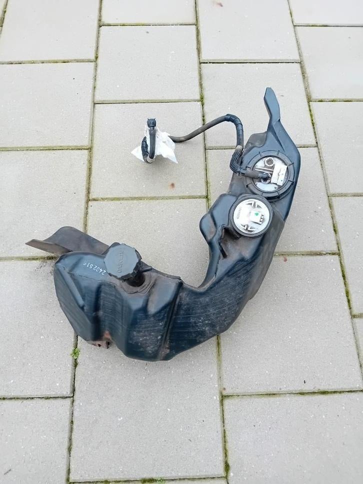 Vespa GTS 125 250 300 Brandstoftank + Pomp (2016), Ophalen of Verzenden, Zadel, Vespa