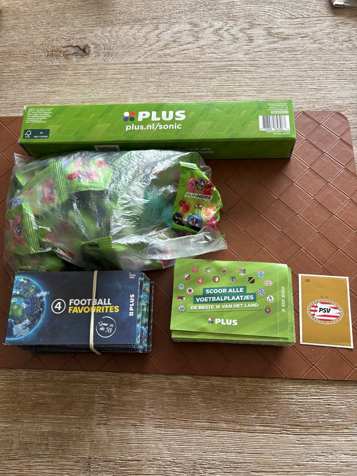 Plus spaaracties: Football Favourites, voetbalplaatjes, Runn, Ophalen of Verzenden, Nieuw, PSV, Overige typen