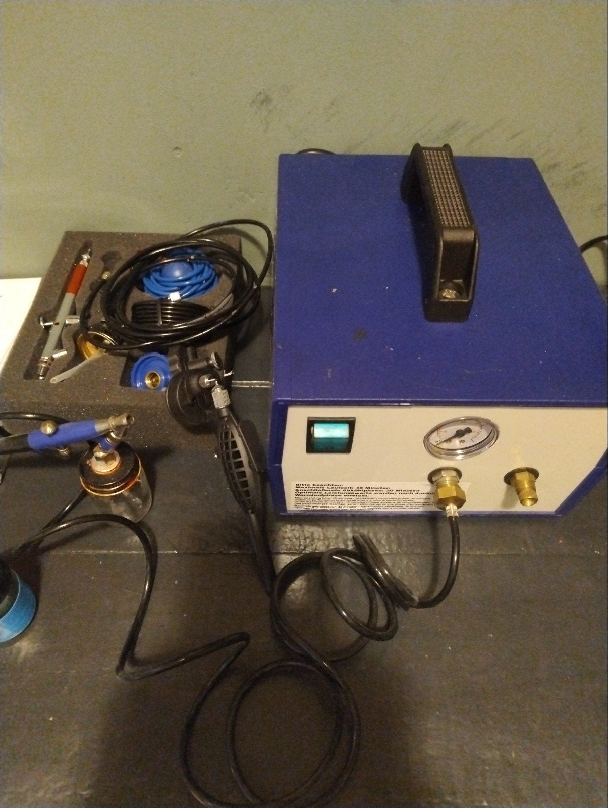 Revell Gamma Airbrush compressor met toebehoren, Ophalen of Verzenden, Gebruikt