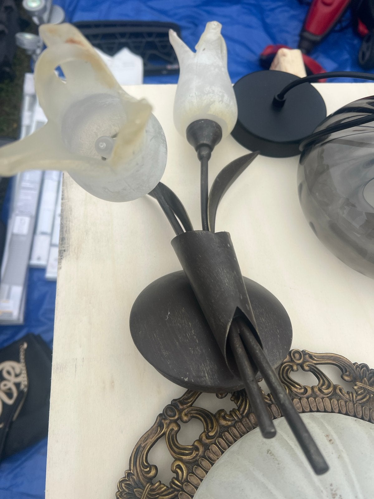 Vintage Wandlamp met Bloemvormige Glazen Kappen, Gebruikt, Bruin, Overige fittingen, Ophalen of Verzenden