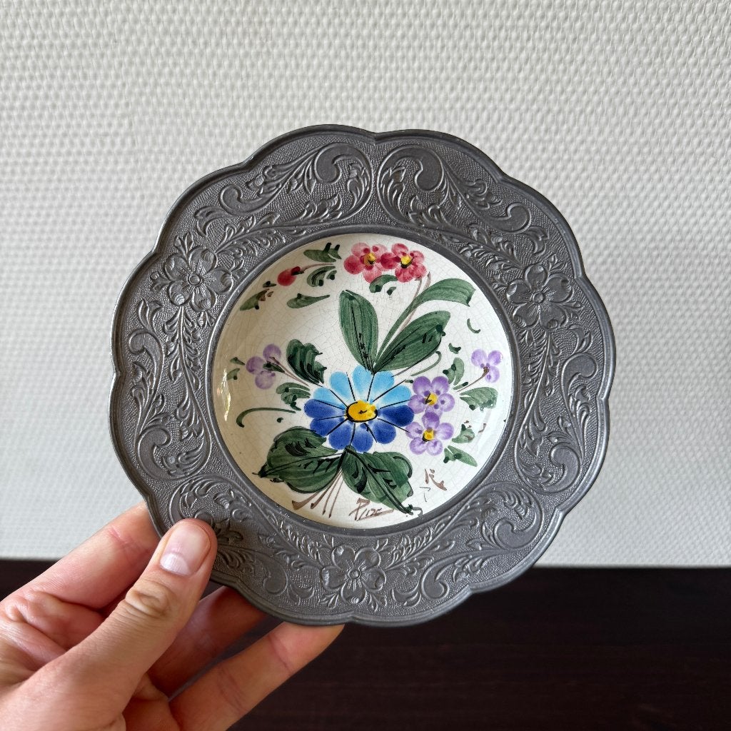Vintage Wandbord met Bloem Decor en Tinnen Rand, Ophalen of Verzenden