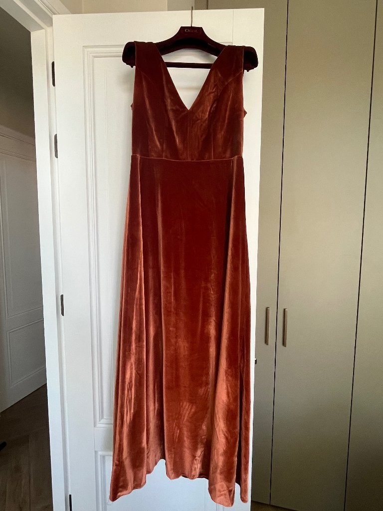 Velvet bridesmaid dress in Rust/orange, Kleding | Dames, Maat 38/40 (M), Oranje, Ophalen of Verzenden, Onder de knie