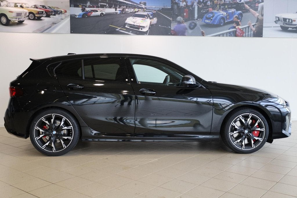 BMW 1 Serie 120 | M Sport Pro | Head-Up Display | Harman Kar, Auto's, BMW, Met garantie (alle), Zwart, Bedrijf, 19 km/l