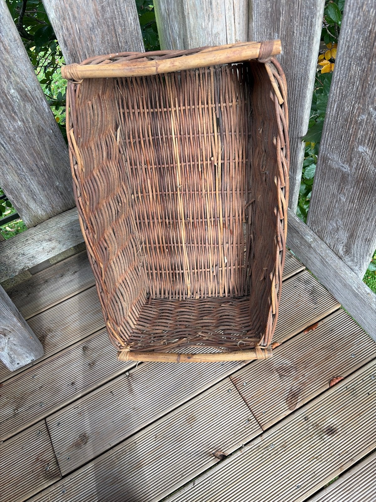 Vintage rieten mand - rechthoekig en handgemaakt, Huis en Inrichting, Ophalen, Gebruikt, Gevlochten, Mand