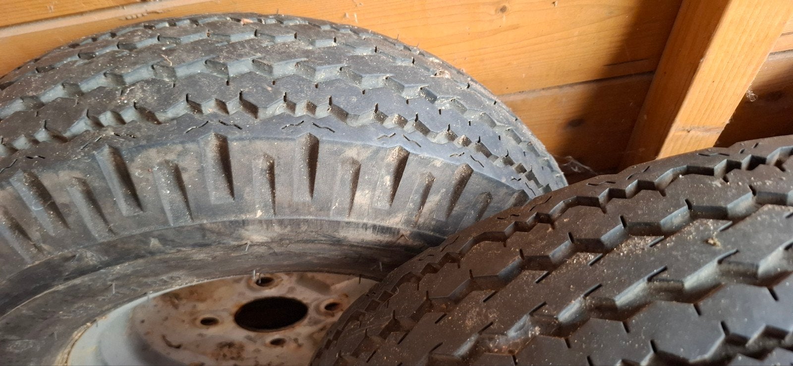 Aanhangerbanden met velg - 3 stuks, Auto-onderdelen, Gebruikt, Banden en Velgen, Overige maten, Zomerbanden