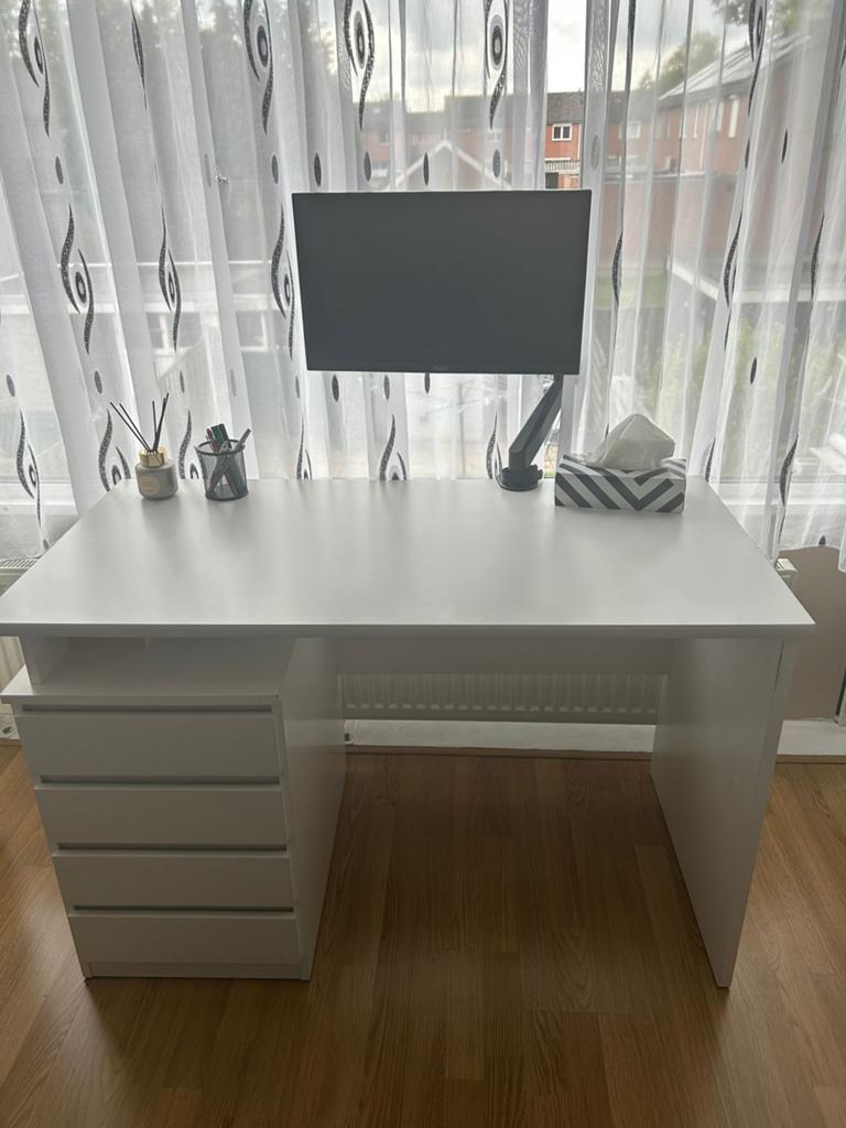 Jysk bureau + bureau stoel, Huis en Inrichting, Bureaus, Ophalen, Zo goed als nieuw