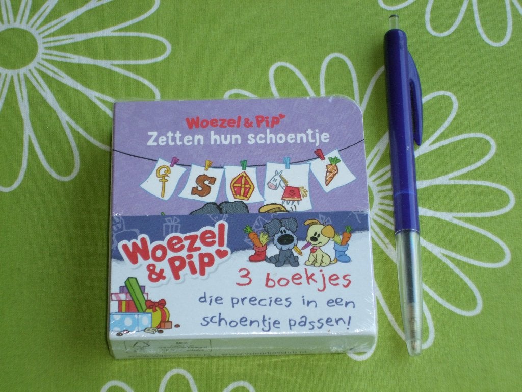 Nieuw in seal: Woezel en Pip zetten hun schoentje, Ophalen of Verzenden, Nieuw, Jongen of Meisje, Fictie algemeen