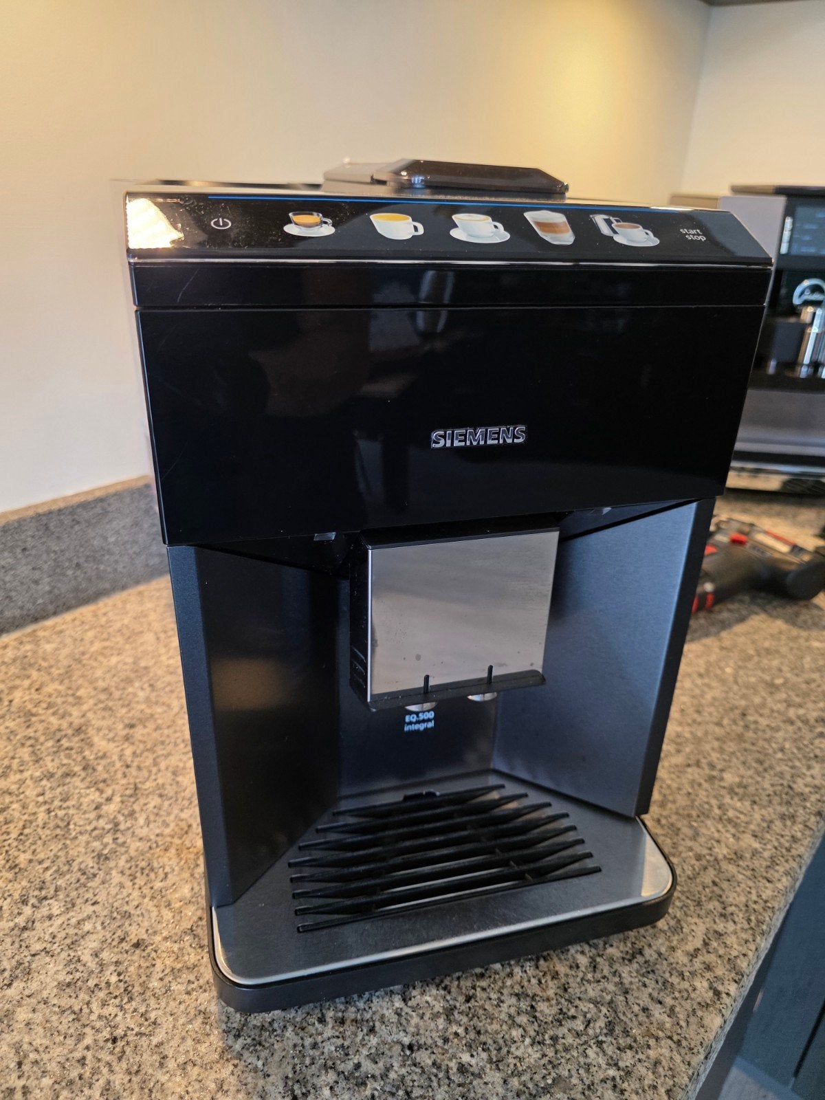 Siemens EQ.500 koffiemachine - defect voor onderdelen, Witgoed en Apparatuur, Koffiezetapparaten, Ophalen, BSH Hausgeräte GmbH