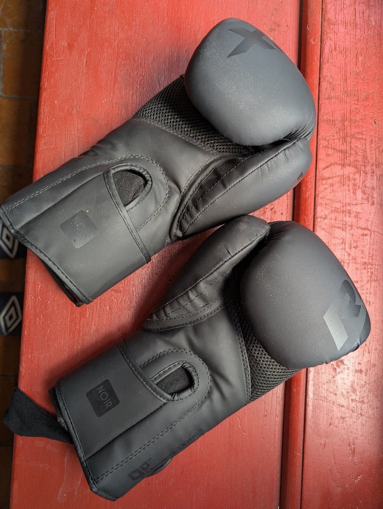 RDX bokshandschoenen/boxing gloves 14oz + hand wraps, Ophalen, Zo goed als nieuw, Bokshandschoenen