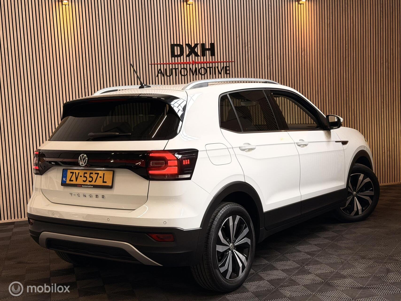 Volkswagen T-Cross 1.0 TSI DSG R-Line BEATS VIRTUAL CARPLAY, Auto's, Dealer onderhouden, Gebruikt, 116 pk, Wit