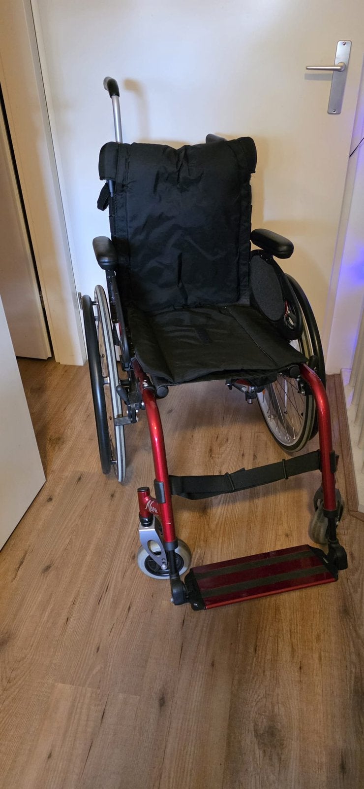 Quickie Neon rolstoel, Ophalen of Verzenden, Zo goed als nieuw, Handbewogen rolstoel