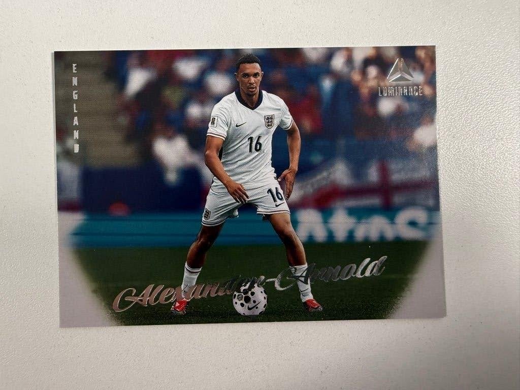 1 Trent Alexander-Arnold Horizontal Luminance England 2026, Ophalen of Verzenden, Nieuw, Buitenlandse clubs, Poster, Plaatje of Sticker