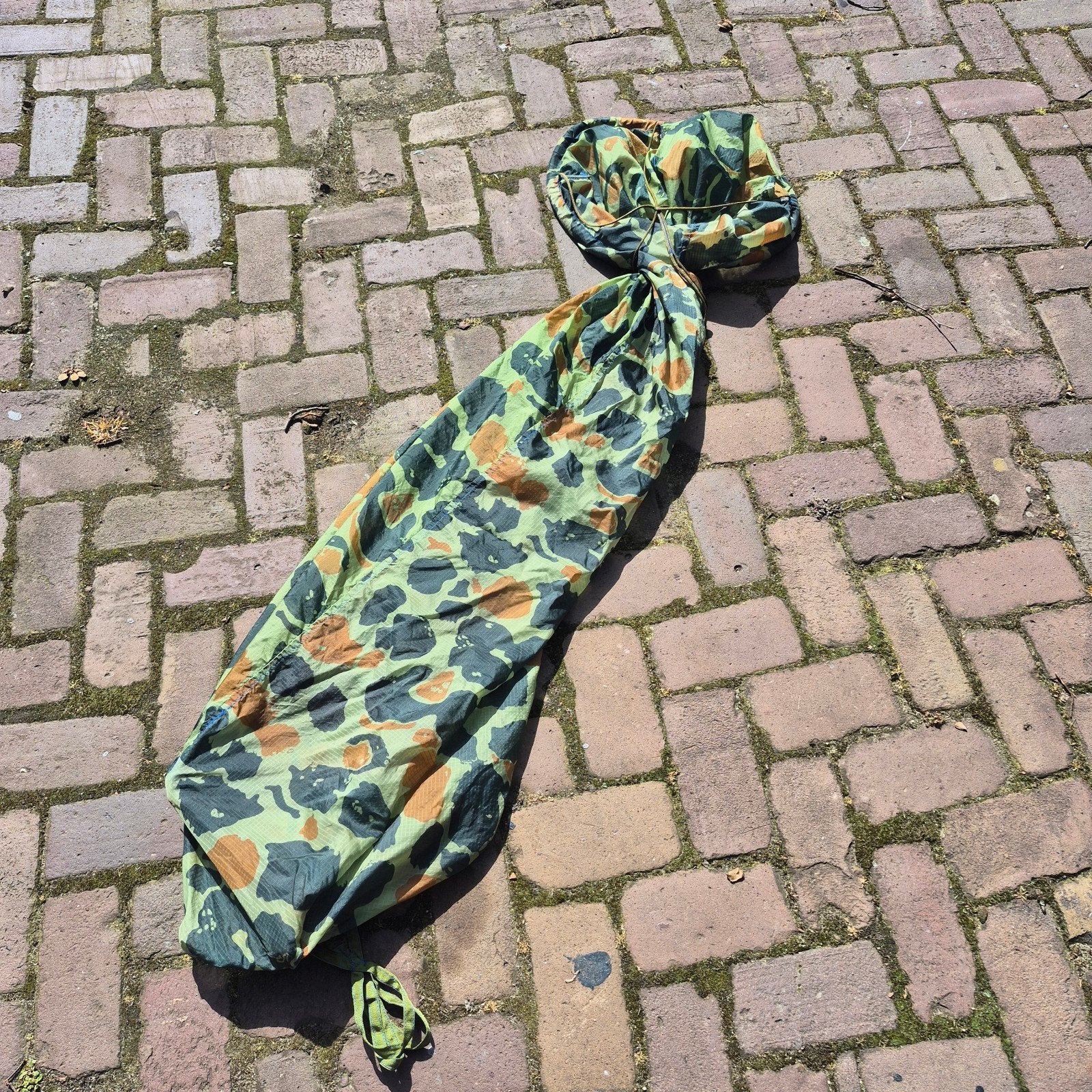 Vintage camouflage parachute stof - Militair verzamelobject, Ophalen of Verzenden, Overige soorten, Overige gebieden, Overige typen