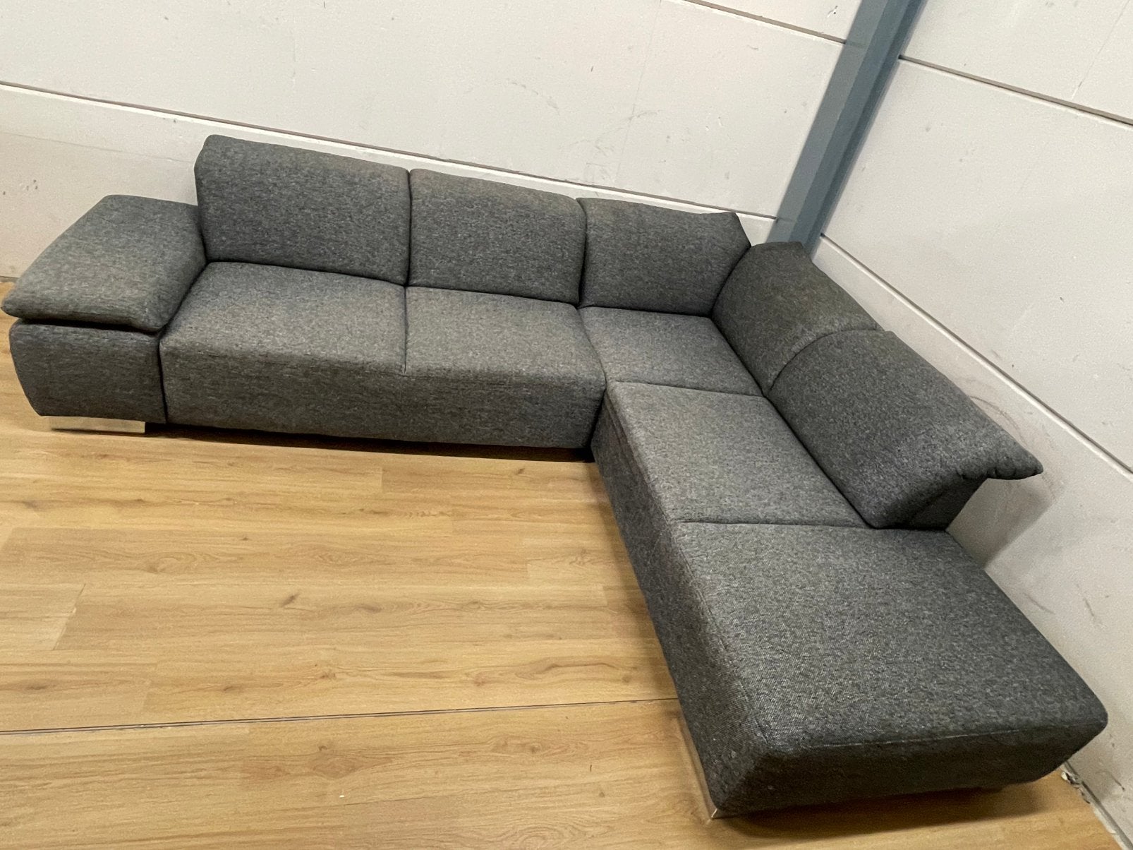 Mooie luxe grijze candy hoekbank met hoofdsteunen GEREINIGD, Huis en Inrichting, Ophalen, 250 tot 300 cm, Luxe, Hoekbank