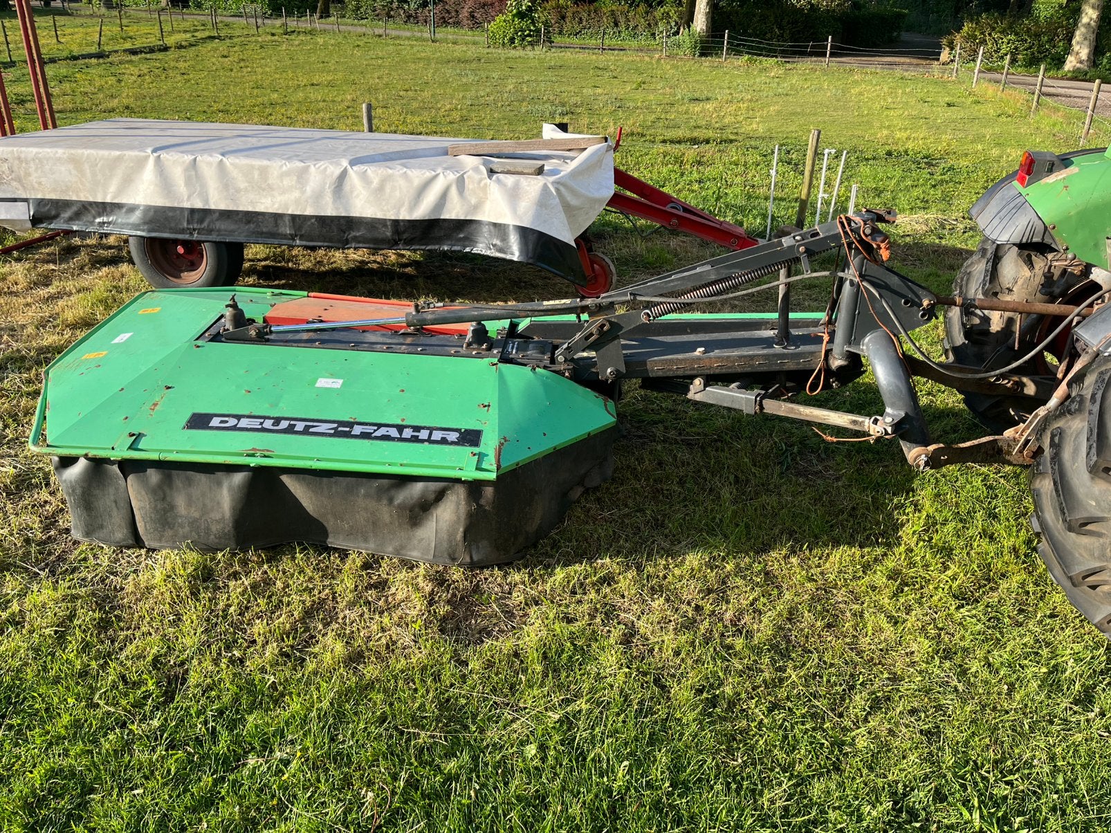 Deutz fahr km 3.21s cyclomaaier, Ophalen, Weidebouw