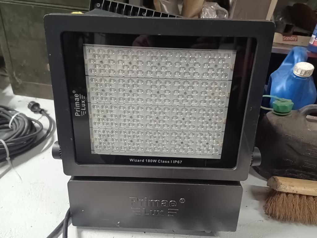 Led bouwlamp 180W Primalux, Ophalen of Verzenden, Zo goed als nieuw, 50 tot 200 watt, Lamp met armatuur