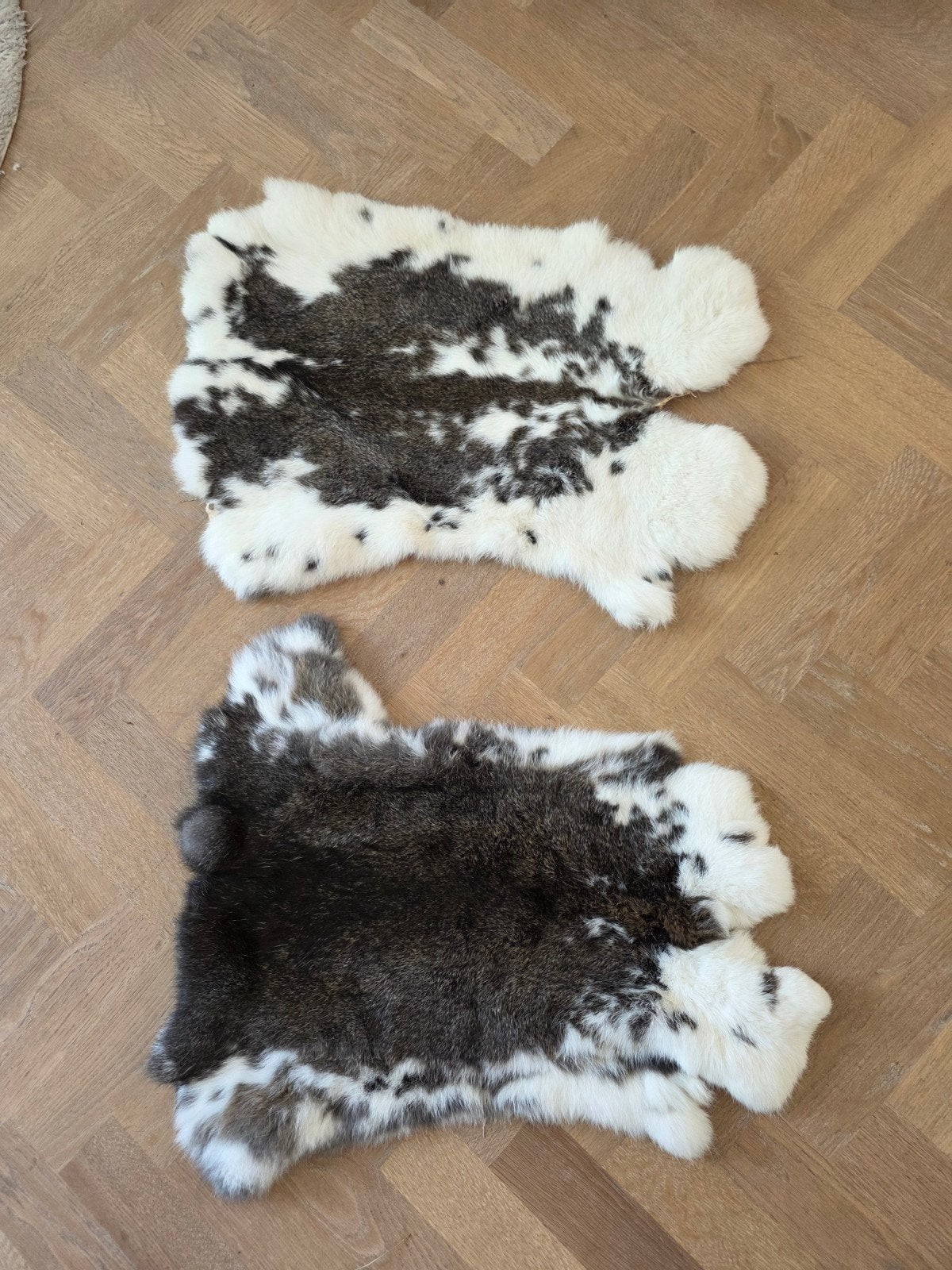 2x Konijnenvel - Decoratief en Zacht, Minder dan 50 cm, 50 tot 100 cm, Ophalen of Verzenden, Zo goed als nieuw