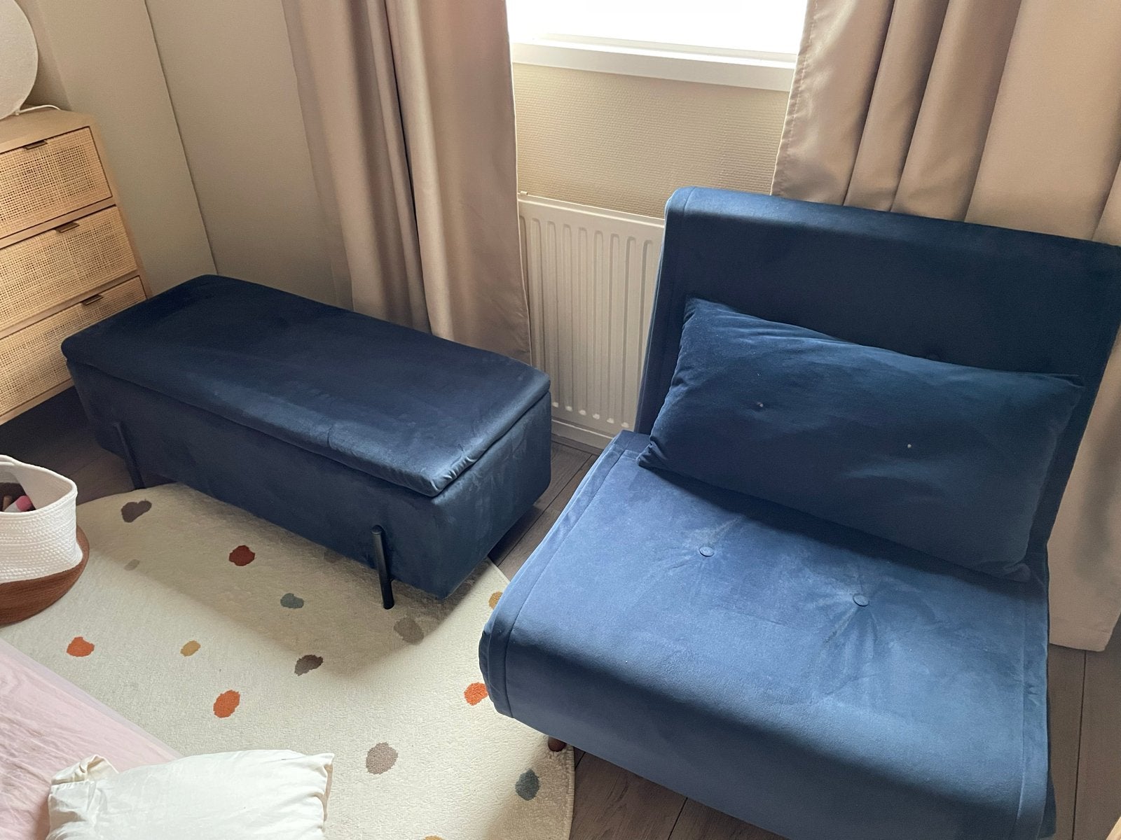 Blauwe velours slaapstoel met opbergbankje, Huis en Inrichting, Stoelen, Ophalen, Blauw, Zo goed als nieuw, Eén
