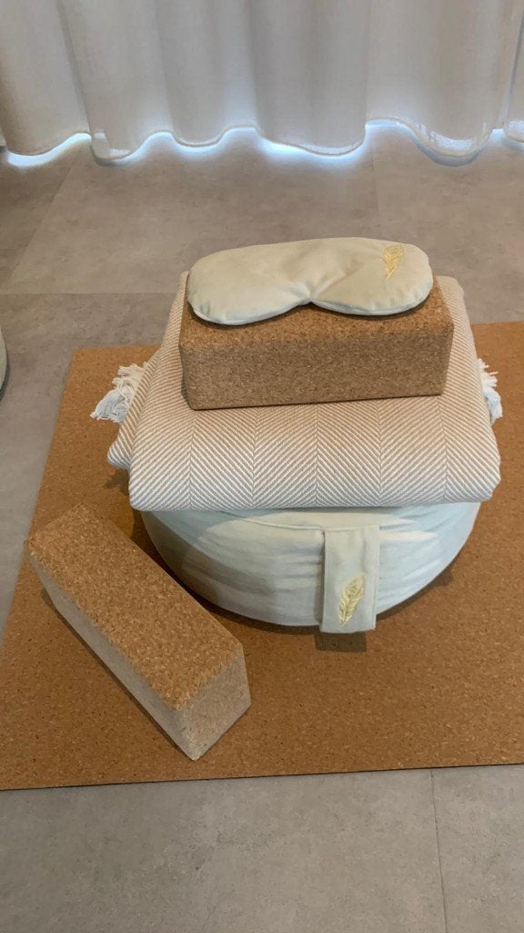 7/10 yoga-sets, kurkmat,velvet kussen,oogkussentje, 2blokken, Ophalen, Zo goed als nieuw