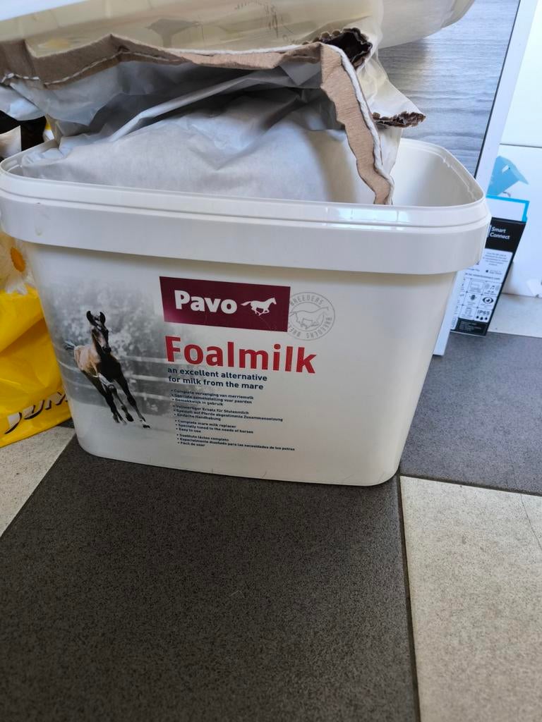 Nieuwe emmer veulenmelk 10L, Dieren en Toebehoren, Dierenvoeding, Ophalen