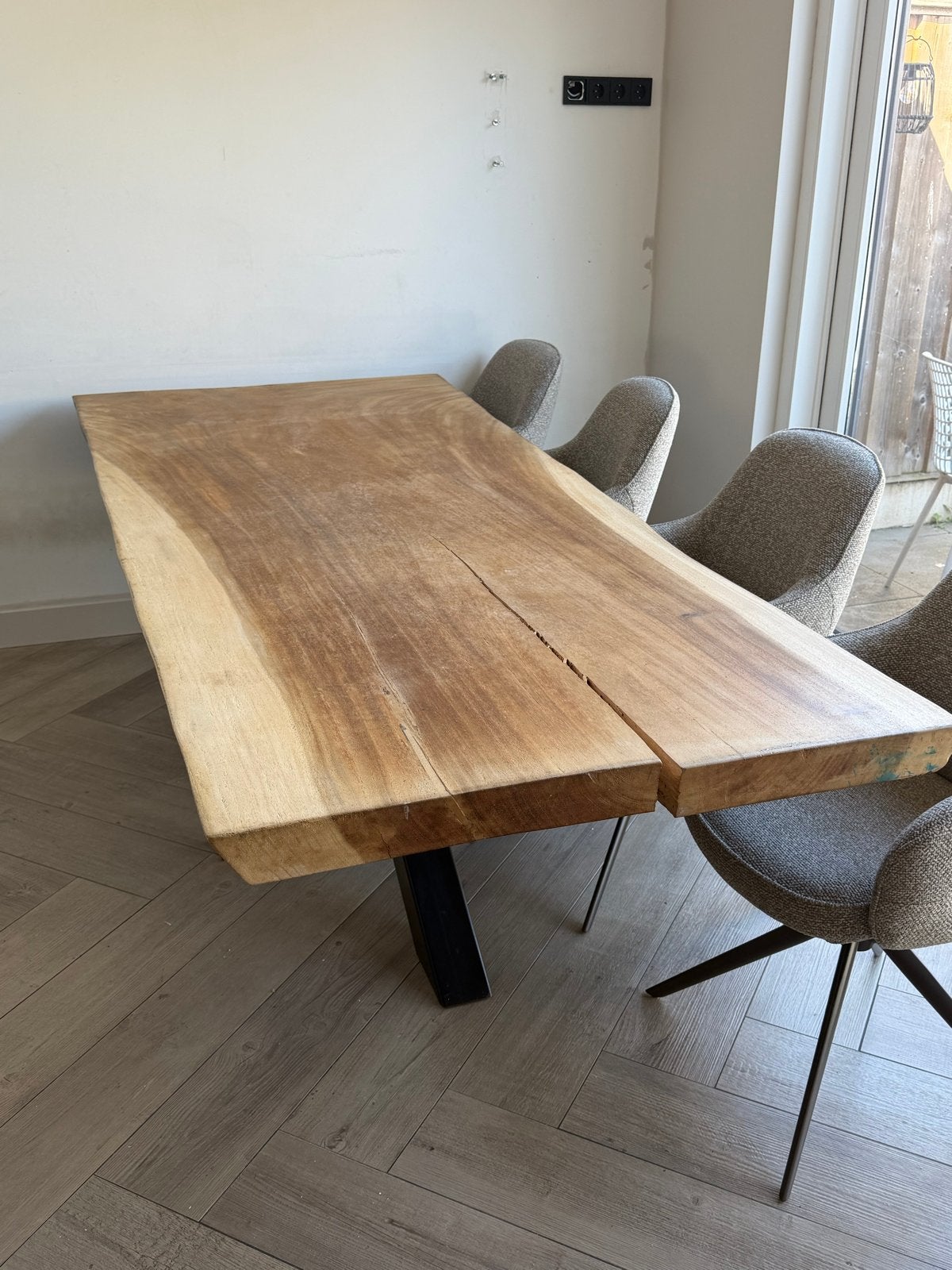 Robuuste eettafel van massief hout met metalen onderstel, Ophalen, Gebruikt, 200 cm of meer, 50 tot 100 cm