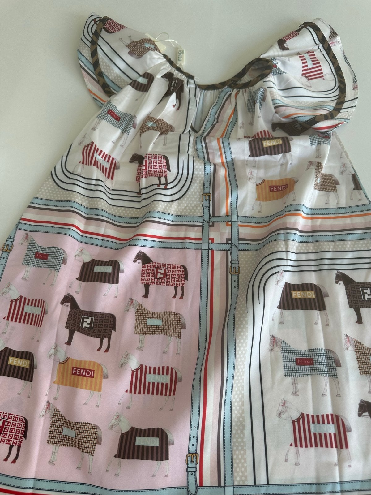 Nieuw baby Fendi jurkje 90 cm met paardenprint, Ophalen of Verzenden, Nieuw, Meisje