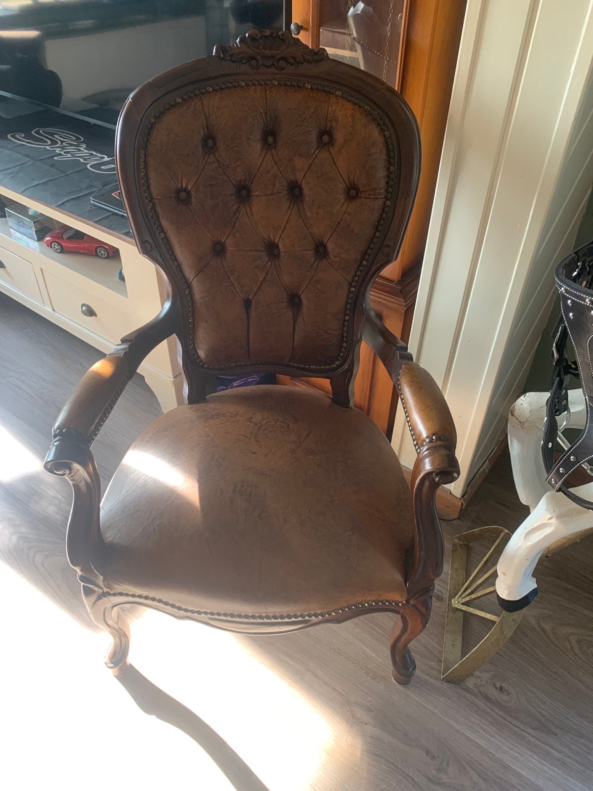 Chesterfield stoel, Ophalen