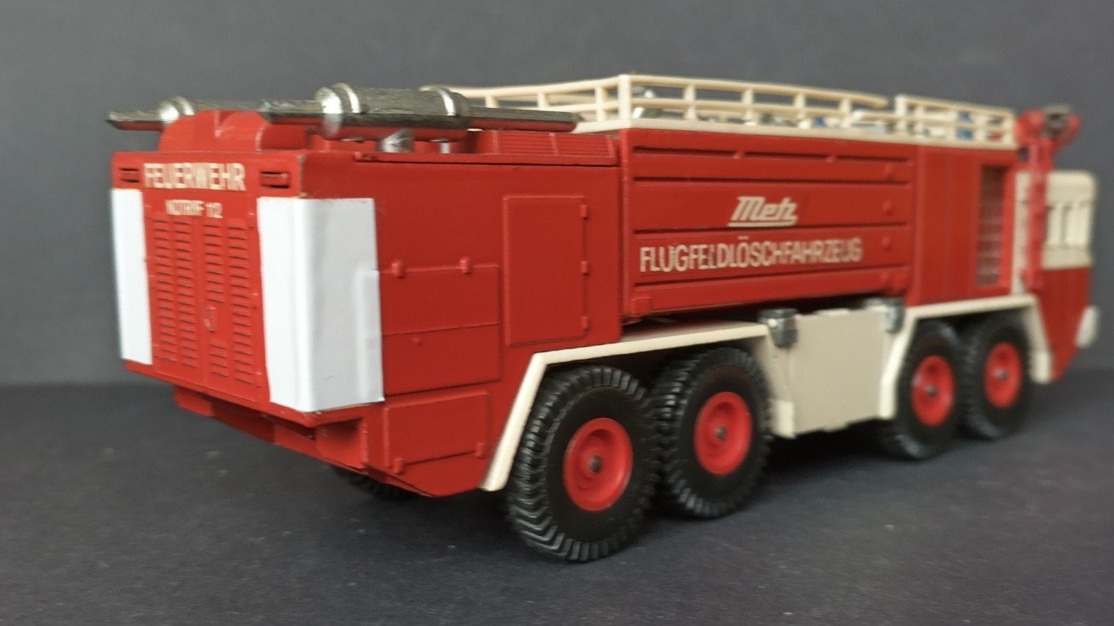 Metz Flugfeldlöschfahrzeug Fire Tender Siku V 332 Pol, SIKU, Verzenden, Zo goed als nieuw, Bus of Vrachtwagen