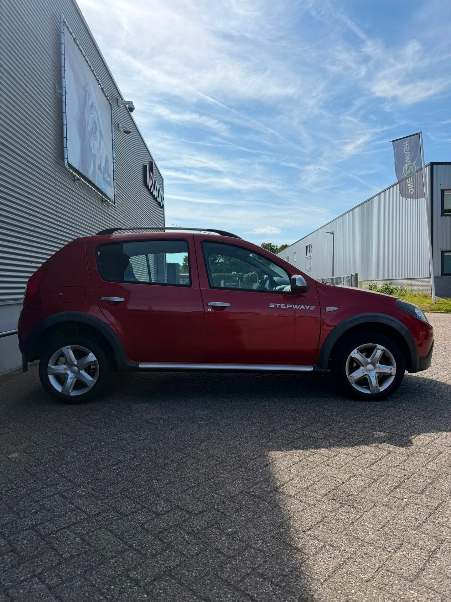 Dacia Sandero / Stepway / Airco / Nieuwe apk / Trekhaak, Auto's, Dacia, Voorwielaandrijving, 4 cilinders, 49 €/maand, Bedrijf