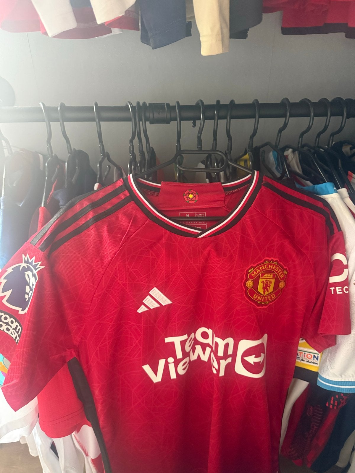 Officiële Manchester United thuisshirt Martinez #6, Maat 48/50 (M), Nieuw, Ophalen of Verzenden, Voetbal