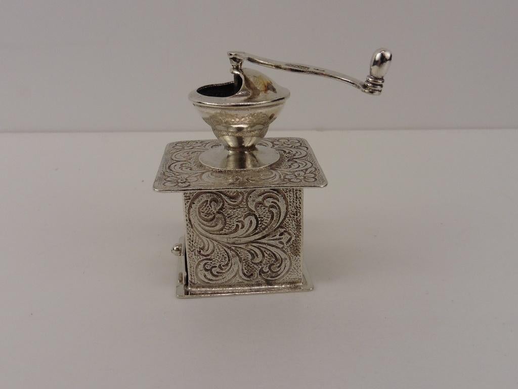 Zilveren miniatuur Koffiemolen                          Z149, Ophalen of Verzenden, Zilver