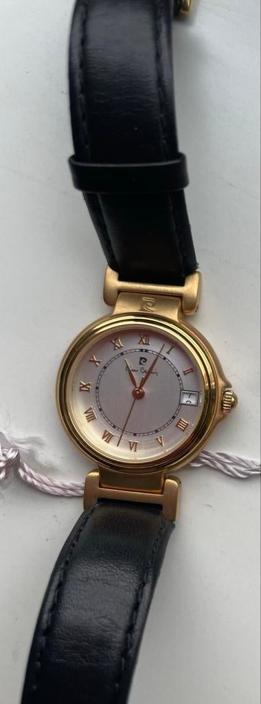Pierre Cardin horloge met zwarte leren band, Sieraden, Tassen en Uiterlijk, Horloges | Dames, Nieuw, Polshorloge, Overige merken