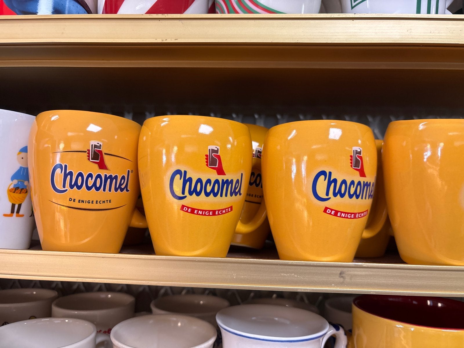 Chocomel mok - De enige echte - Geel, Geel, Ophalen of Verzenden, Steen/keramiek, Overige merken