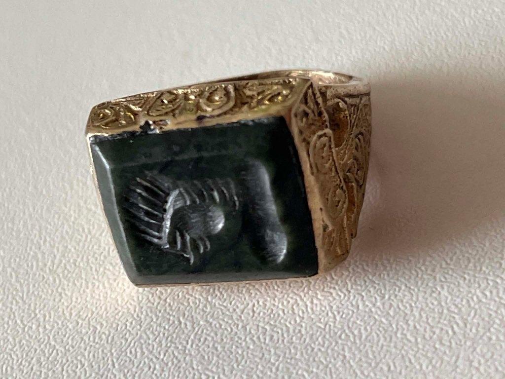 vintage ring , verguld en met agaat steen in intaglio., Sieraden, Tassen en Uiterlijk, Ringen, Gebruikt, Overige kleuren, Ophalen of Verzenden